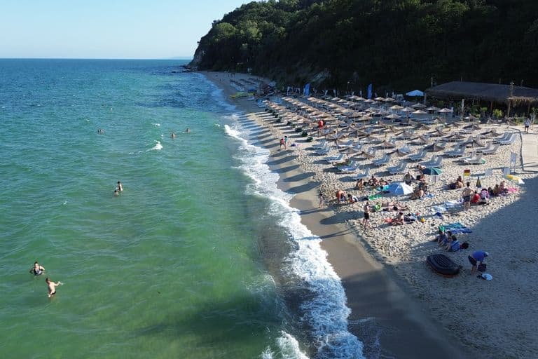 Плаж Форест, Варна – уединен плаж сред вековна гора южно от Варна, с кристална вода и камерна атмосфера