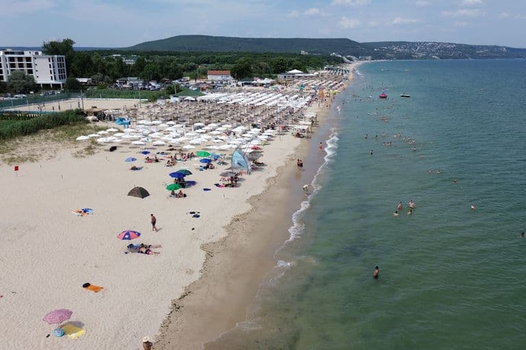 Плаж Кранево – широка пясъчна ивица с чиста морска вода на северното крайбрежие на Черно море, близо до Албена