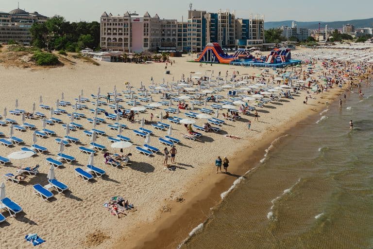 Плаж Слънчев Бряг – 5 км златиста пясъчна ивица на най-известния курорт по българското Черноморие